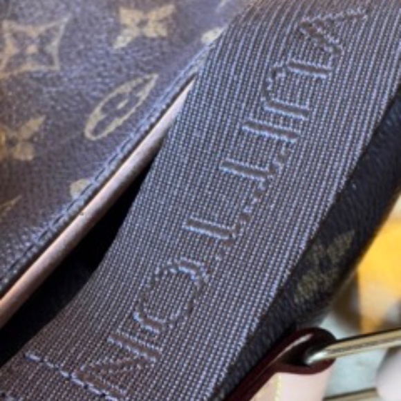 Authentic Louis Vuitton Monogram Abbesses Messenger - Picture 4 of 10